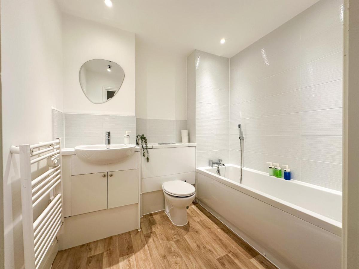 Luxury 2 Bedroom City Centre Apartment - Secure Parking - Amazing Location! Canterbury Exterior foto