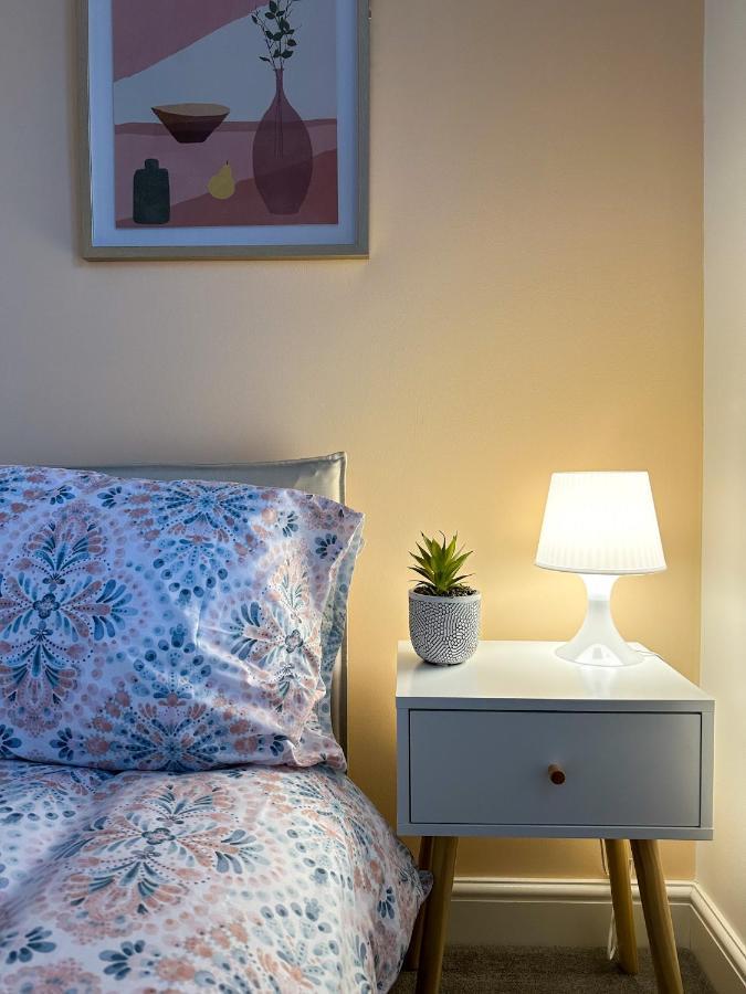 Luxury 2 Bedroom City Centre Apartment - Secure Parking - Amazing Location! Canterbury Exterior foto